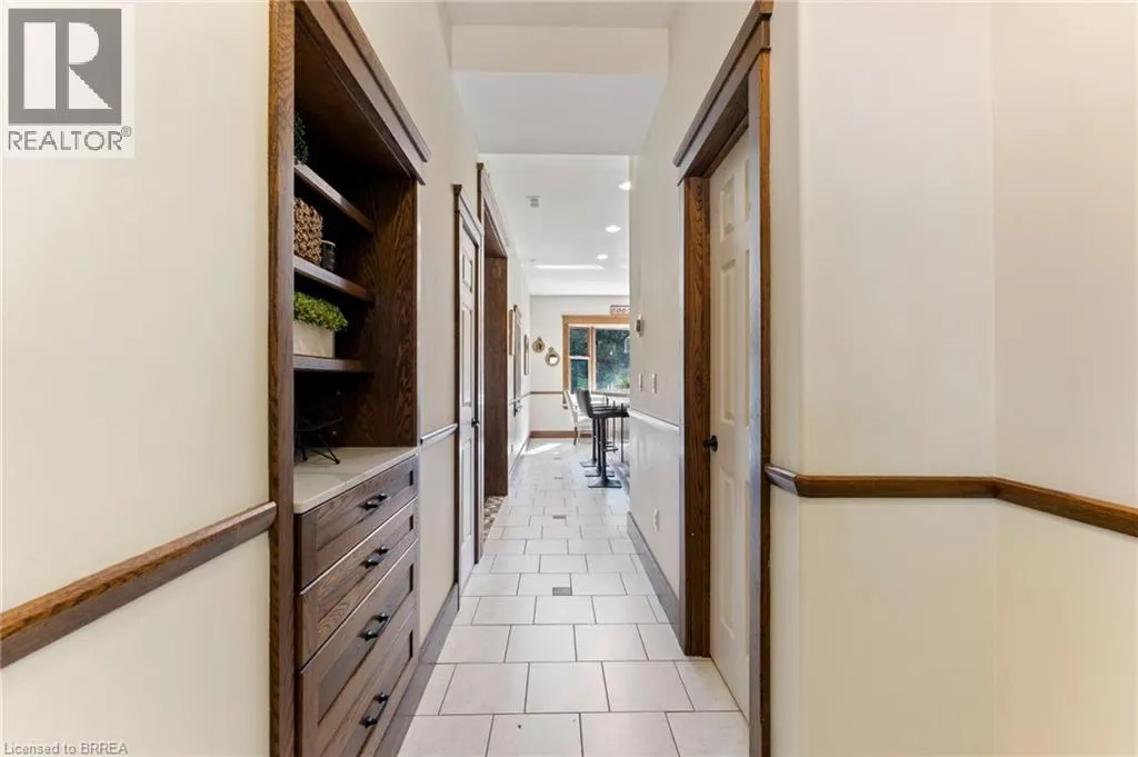 182 GOVERNORS Road E