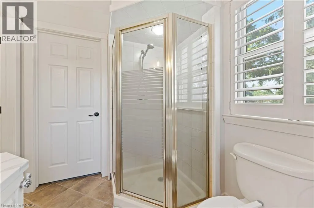 182 GOVERNORS Road E