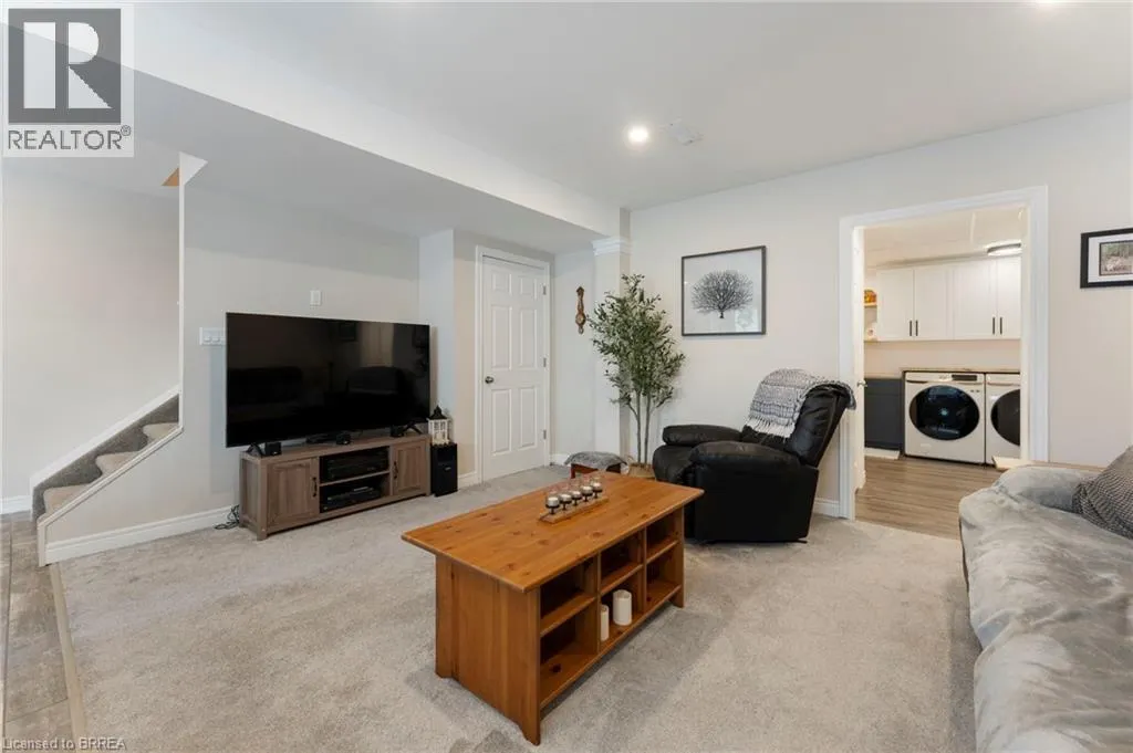 182 GOVERNORS Road E