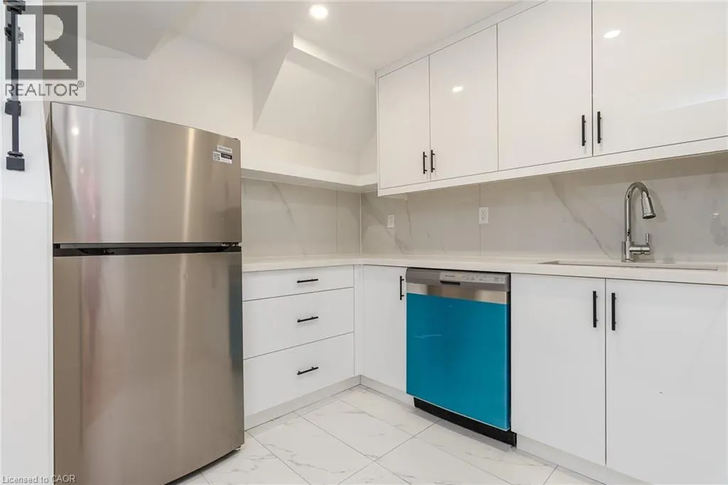 629 SETTLERSFIELD Court Unit# B #B