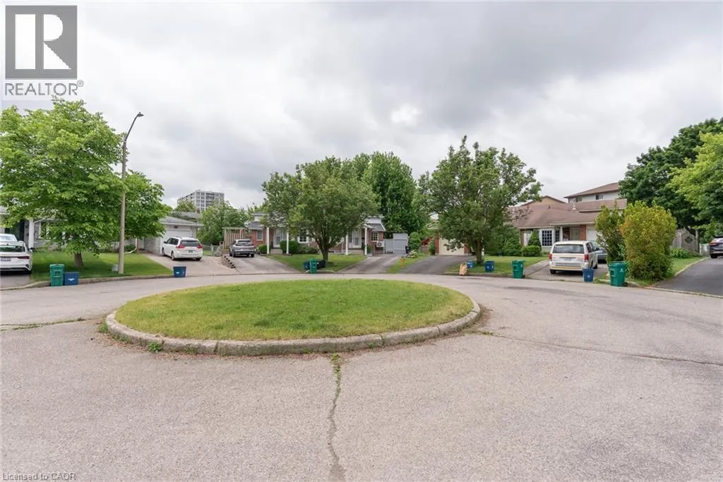 629 SETTLERSFIELD Court Unit# B #B