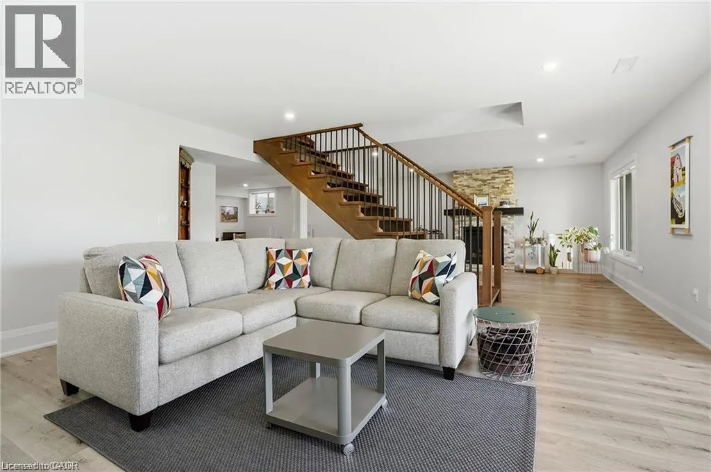 59 SWAN Avenue
