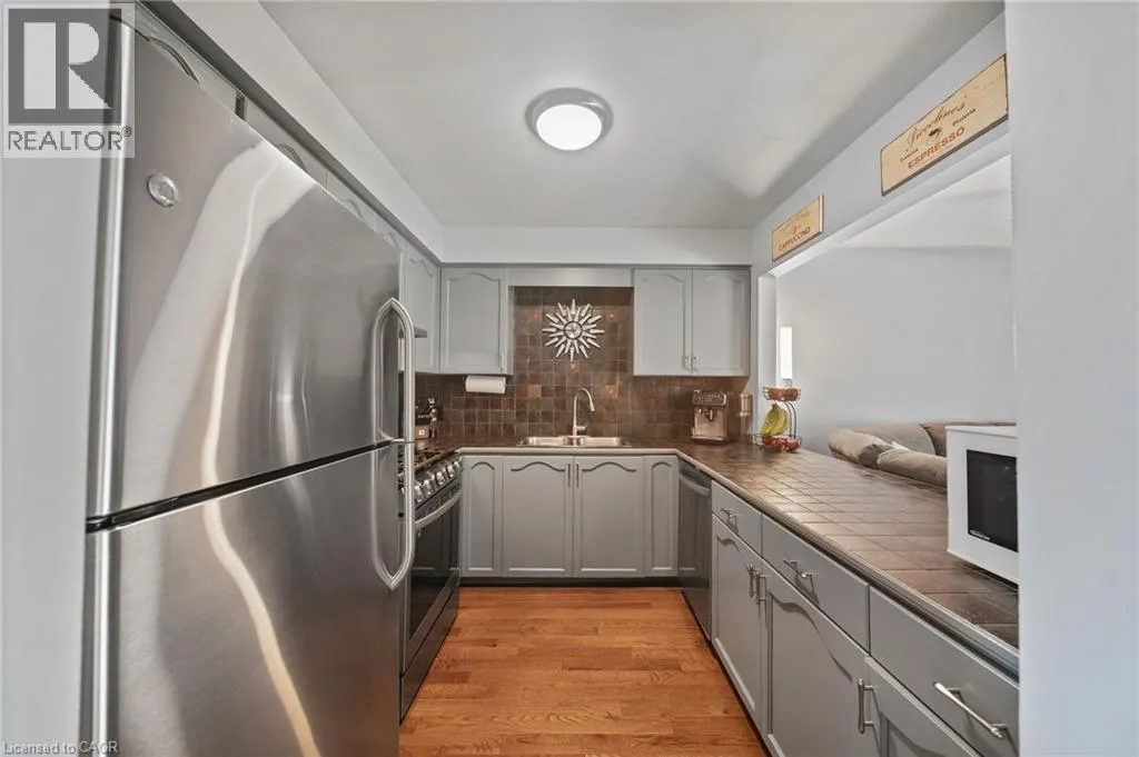 54 ARGYLE Street S Unit# 4 #4