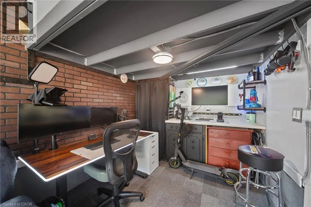 54 ARGYLE Street S Unit# 4 #4