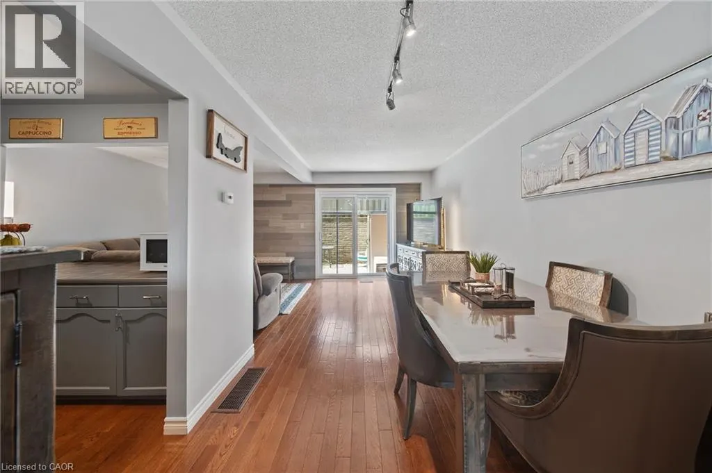 54 ARGYLE Street S Unit# 4 #4