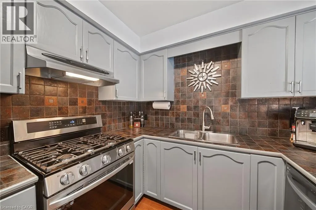 54 ARGYLE Street S Unit# 4 #4