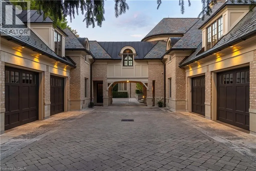 2054 LAKESHORE Road E