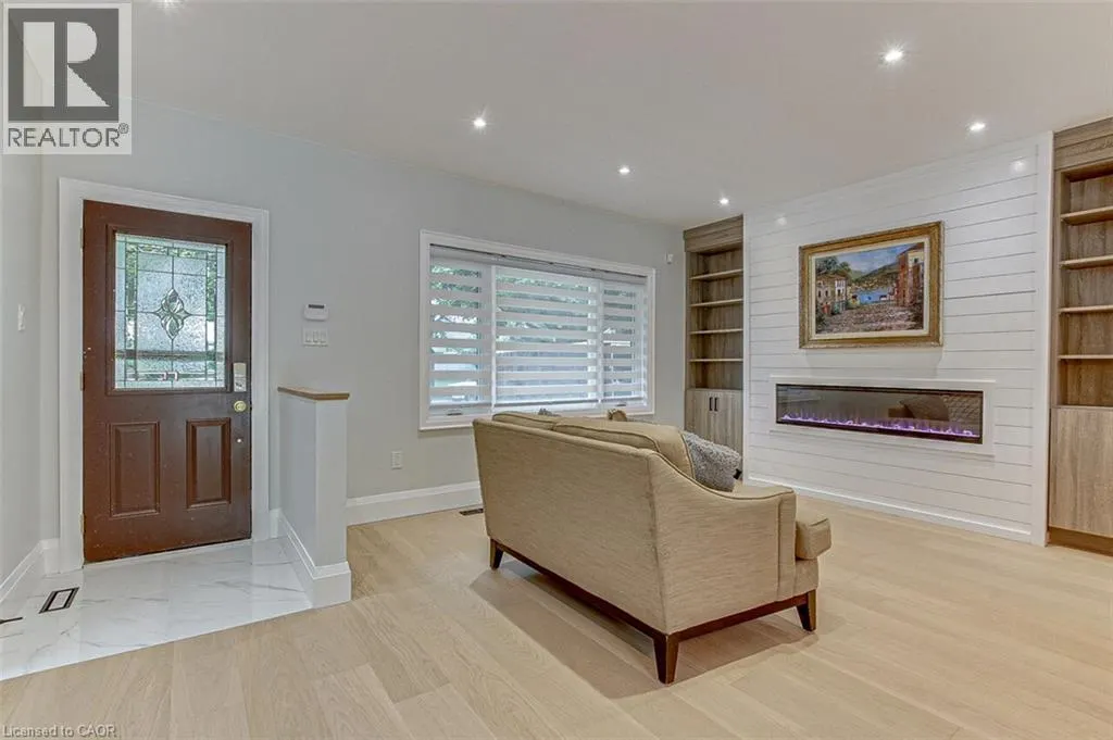 33 TYRELL Street