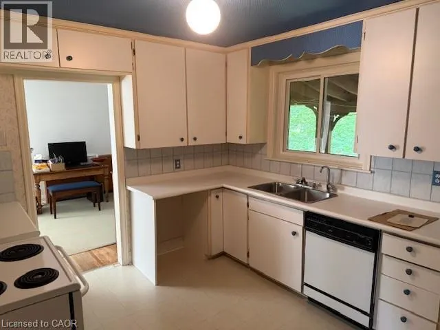 311 GOLF LINKS Road