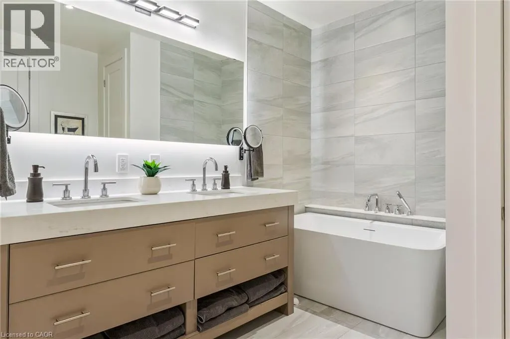 123 MAURICE Drive Unit# 303 #303