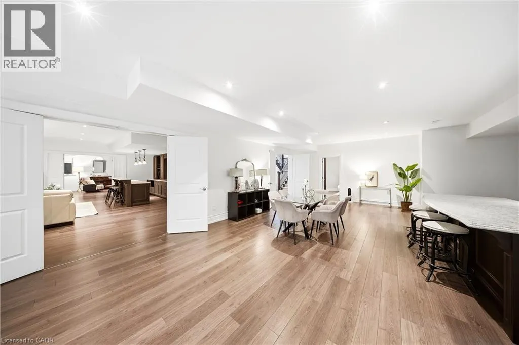 1098 LAKESHORE Road W