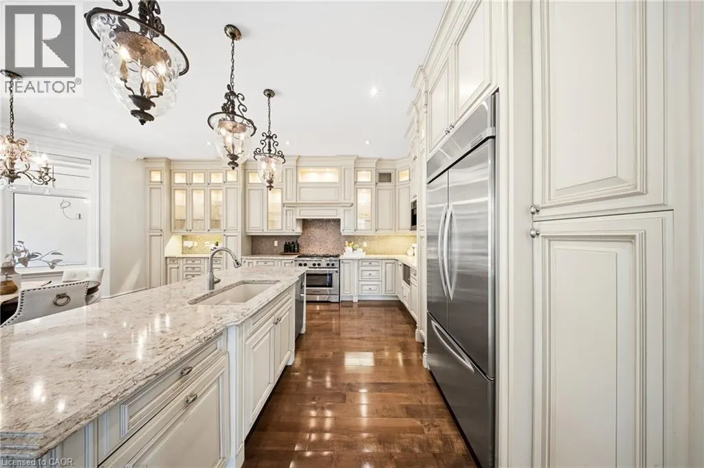 1098 LAKESHORE Road W