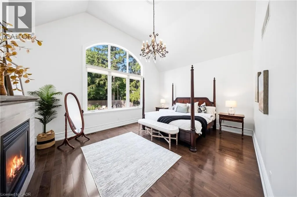 1098 LAKESHORE Road W
