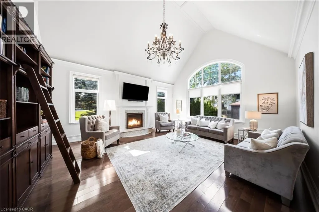 1098 LAKESHORE Road W