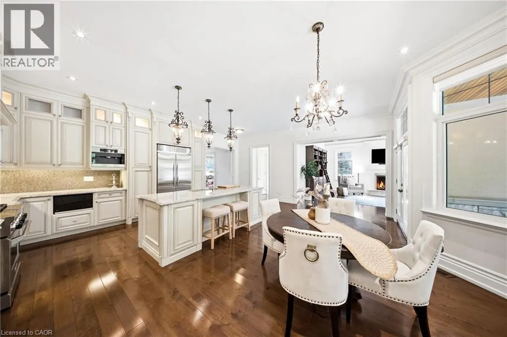 1098 LAKESHORE Road W