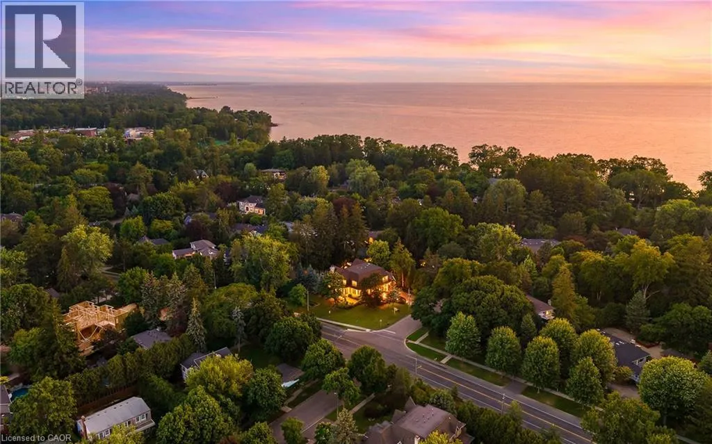 1098 LAKESHORE Road W