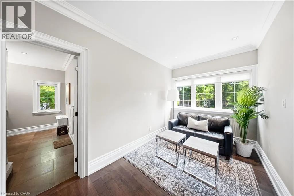 1098 LAKESHORE Road W
