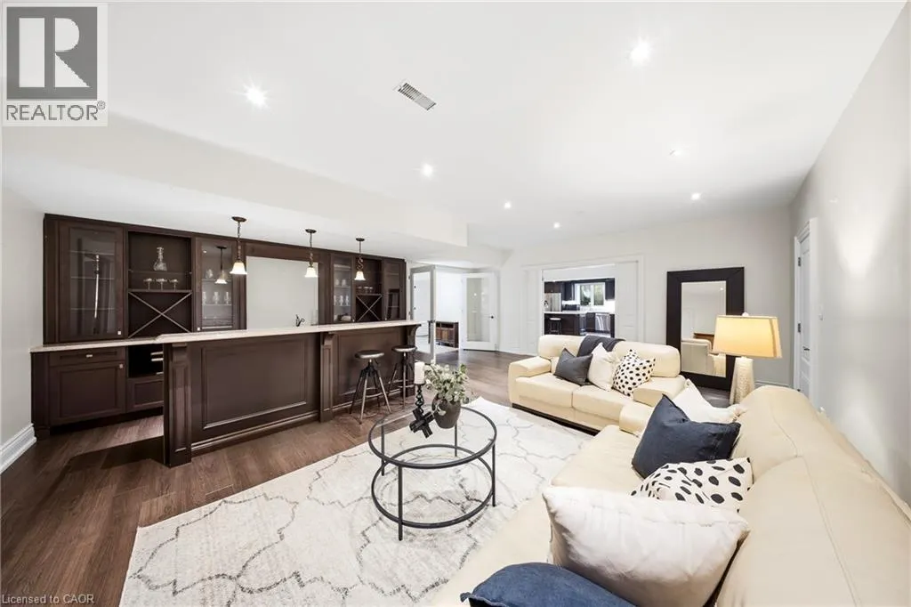 1098 LAKESHORE Road W