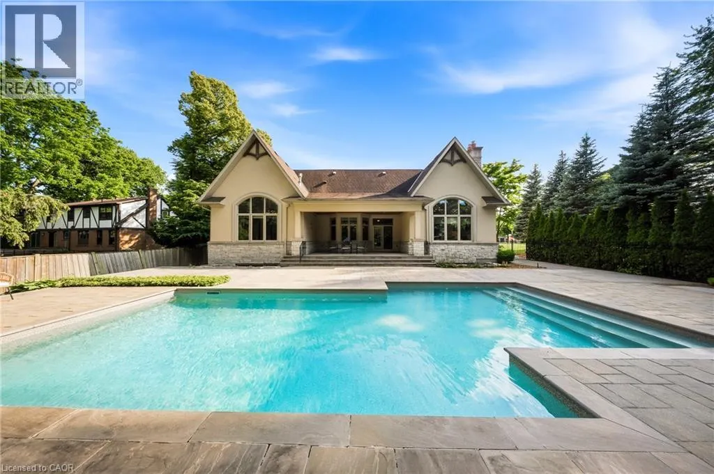 1098 LAKESHORE Road W