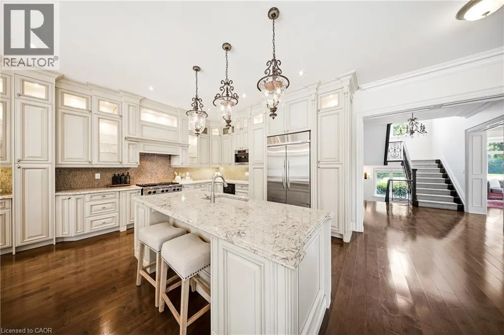 1098 LAKESHORE Road W