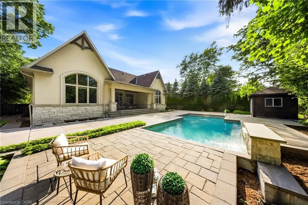 1098 LAKESHORE Road W