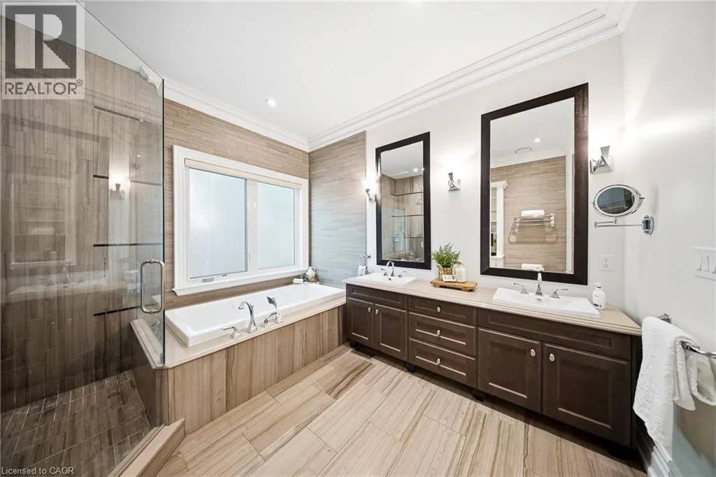 1098 LAKESHORE Road W