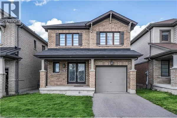 32 HEDGES Crescent