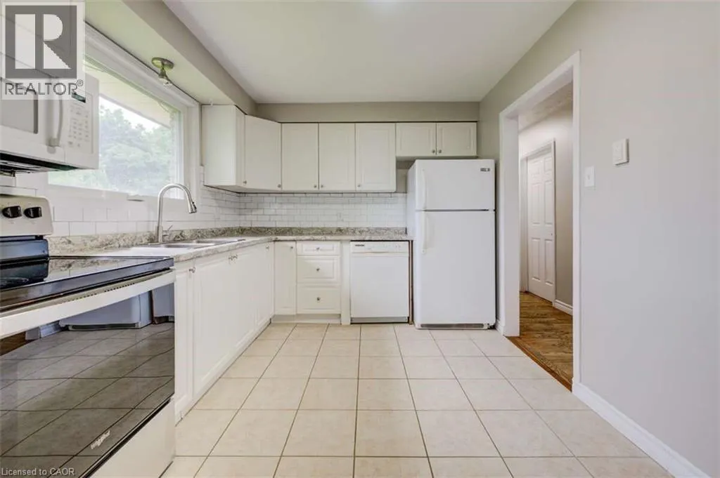 939 STRASBURG Road