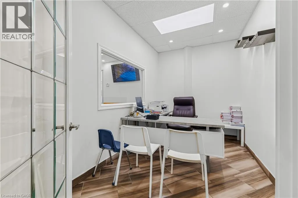 320 EASTVIEW Road Unit# A5 #A5