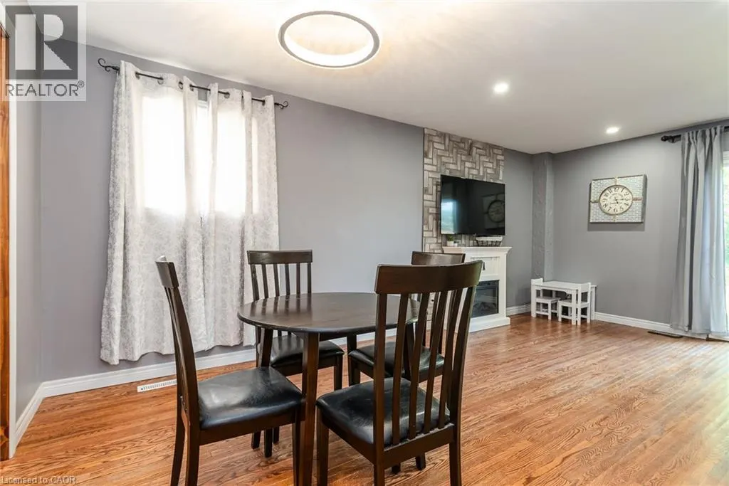 162 PARKSIDE Drive E