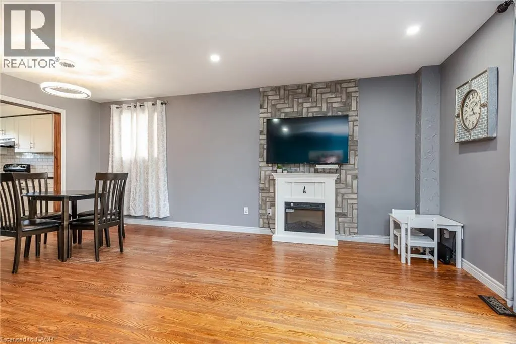 162 PARKSIDE Drive E