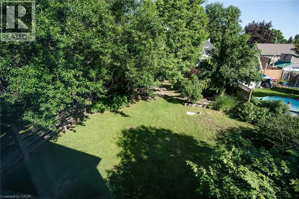 162 PARKSIDE Drive E