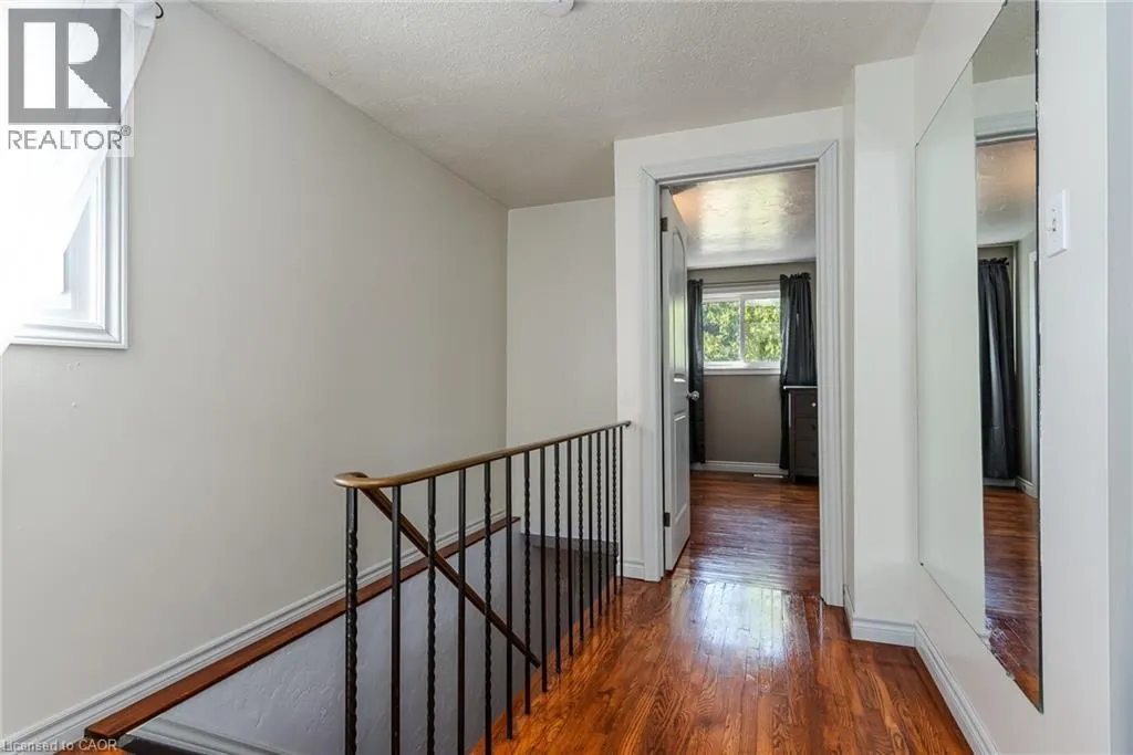 162 PARKSIDE Drive E