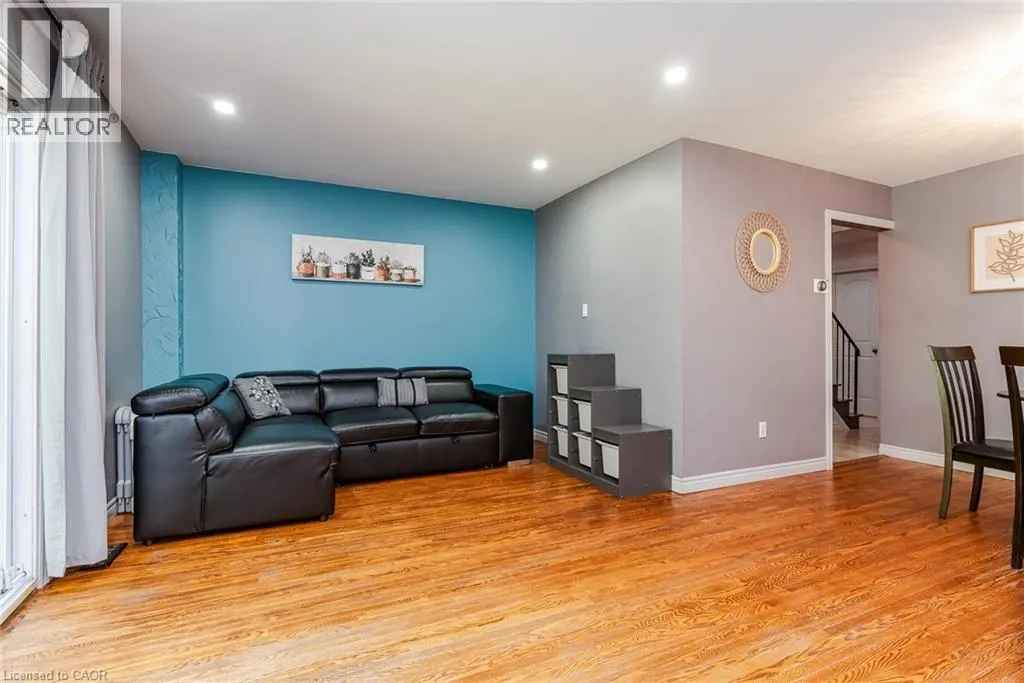 162 PARKSIDE Drive E