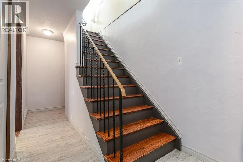 162 PARKSIDE Drive E