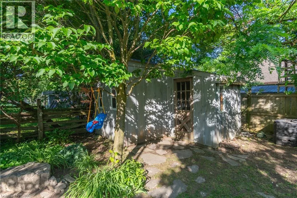 162 PARKSIDE Drive E