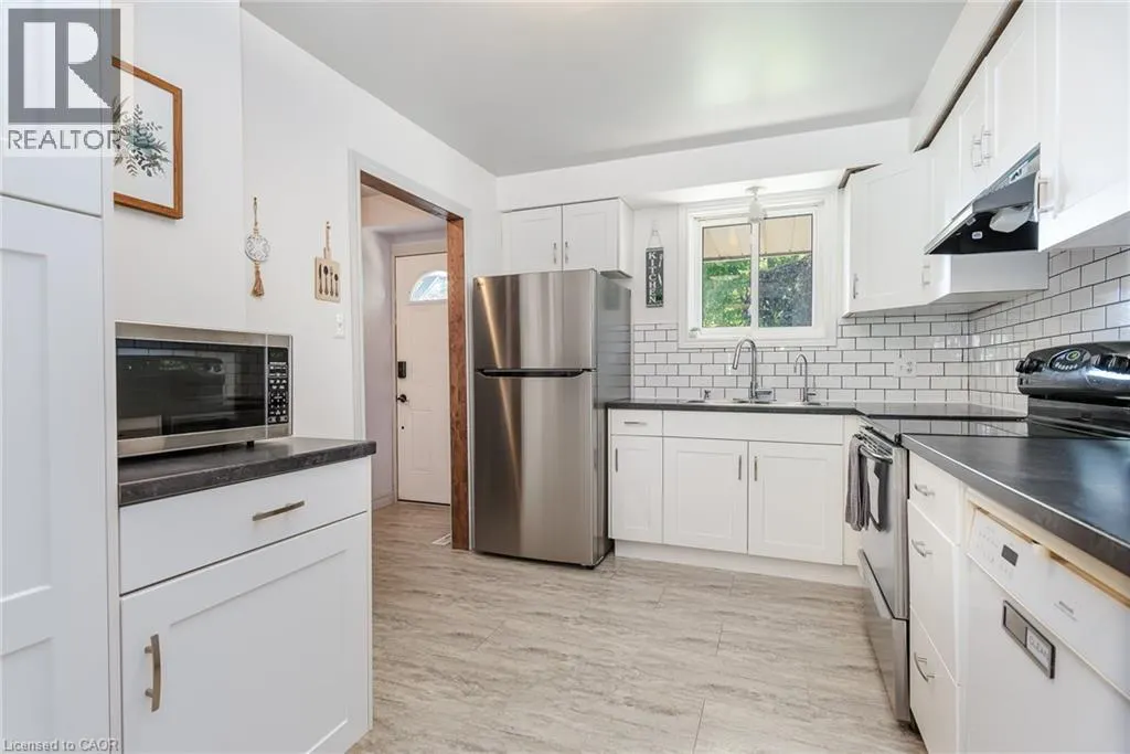 162 PARKSIDE Drive E