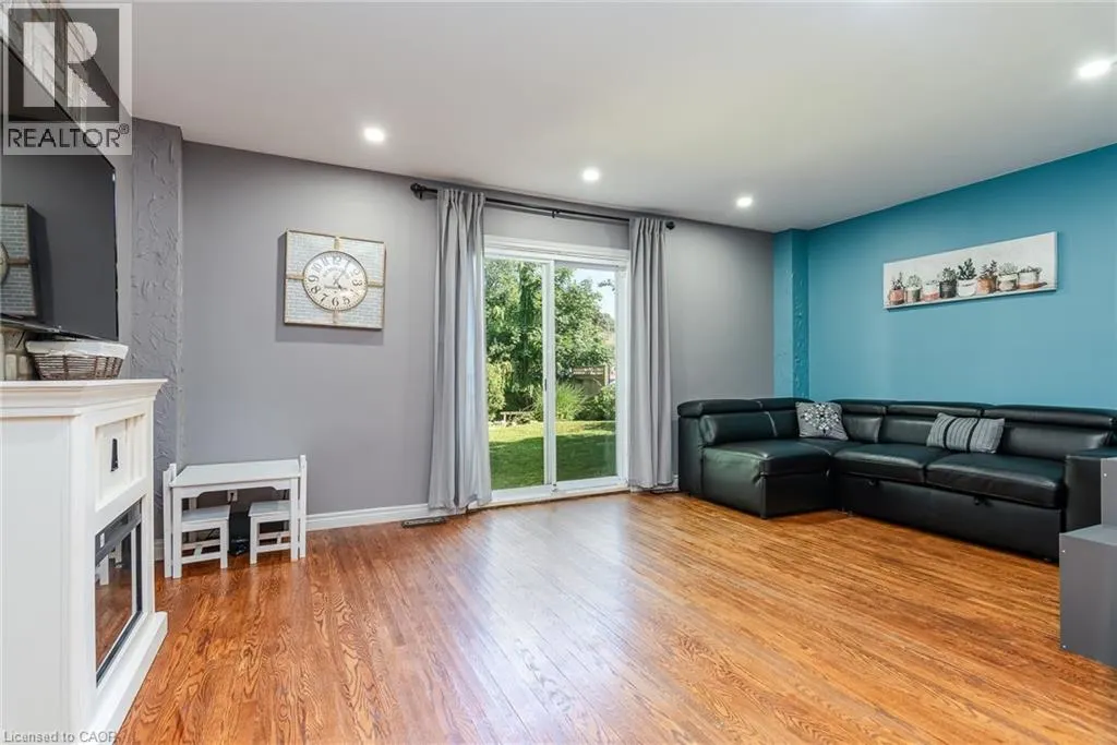 162 PARKSIDE Drive E