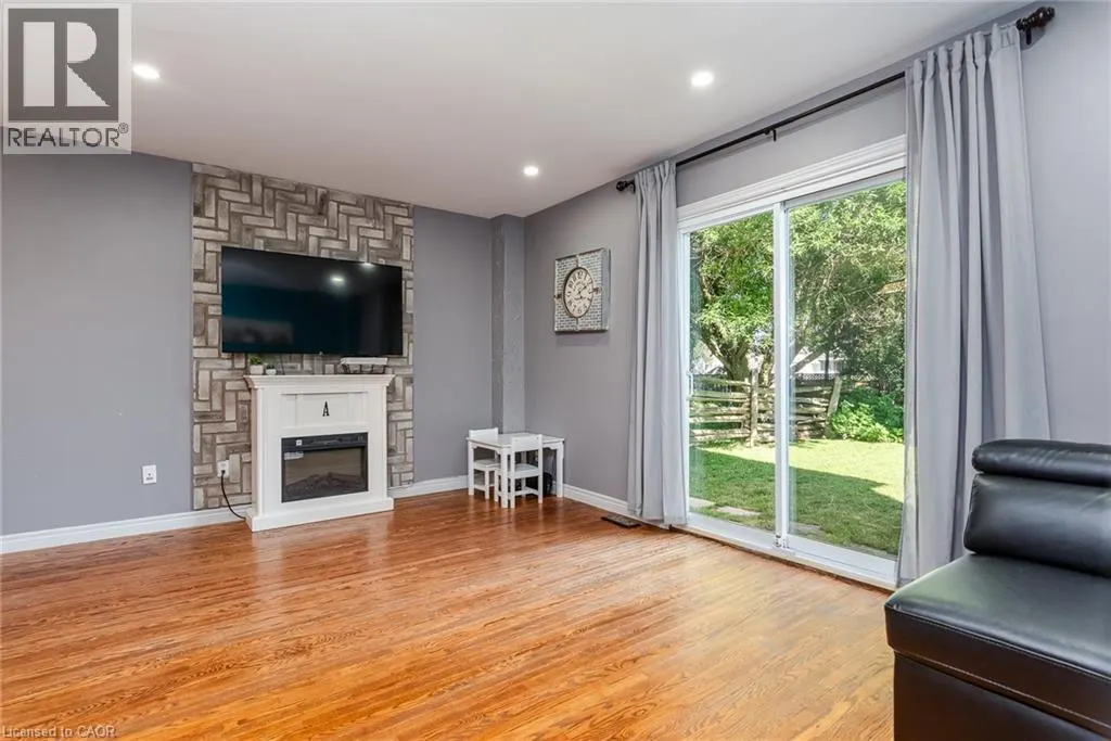 162 PARKSIDE Drive E