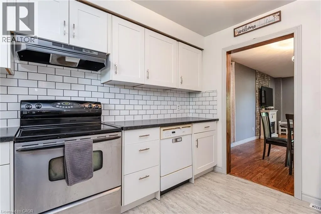162 PARKSIDE Drive E