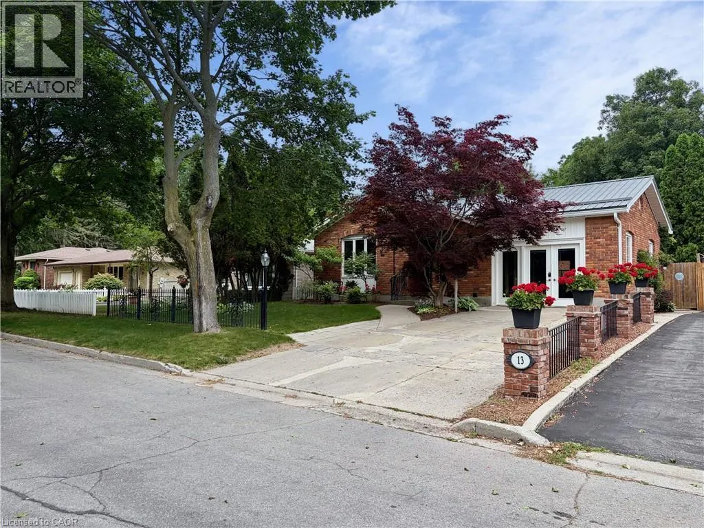 13 KELLY Avenue
