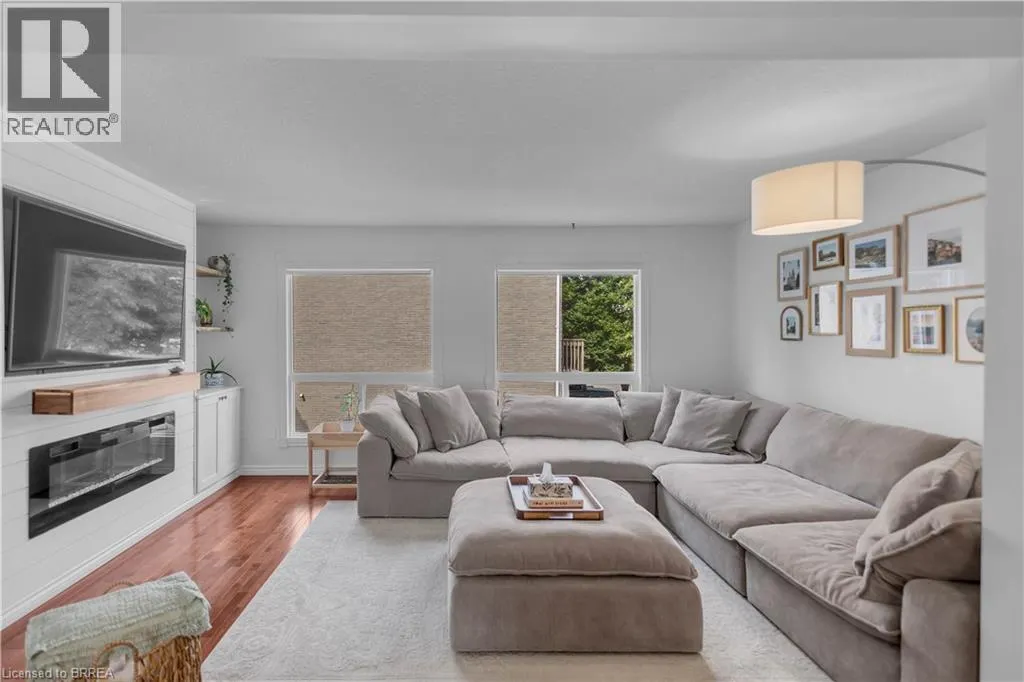 1155 PARAMOUNT Drive Unit# 22 #22
