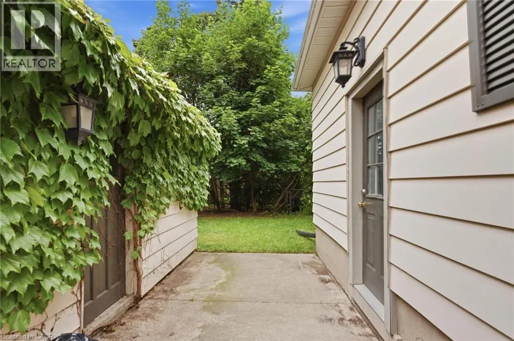 16 CARRINGTON Court