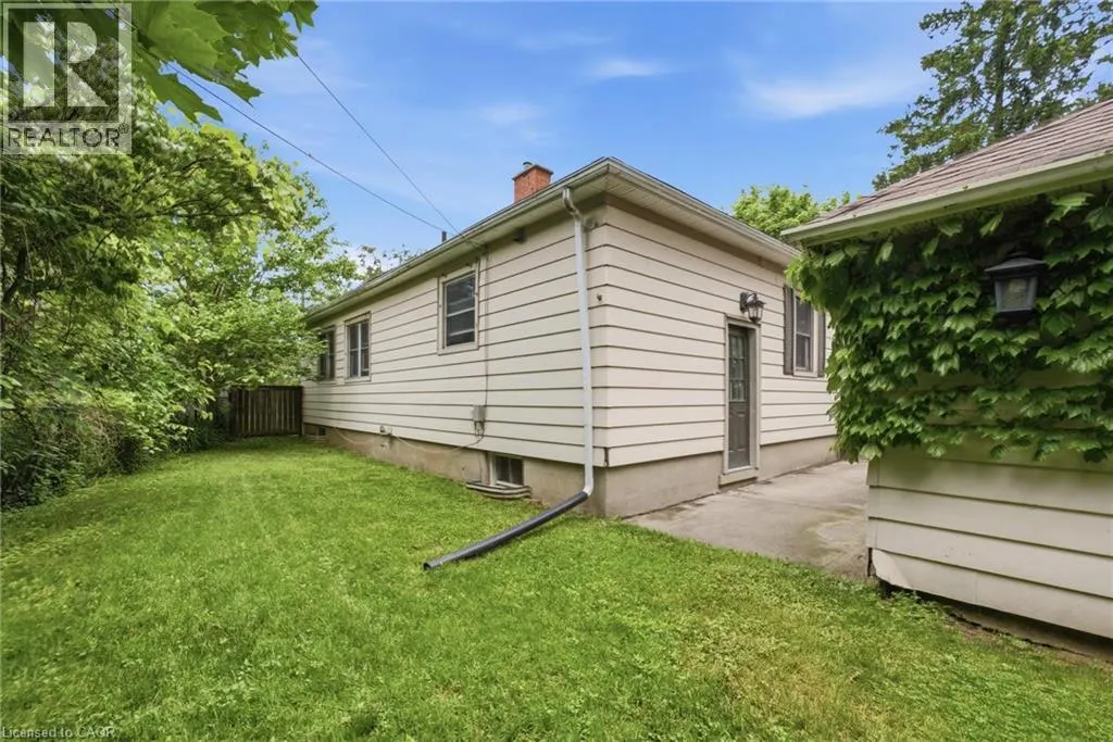 16 CARRINGTON Court