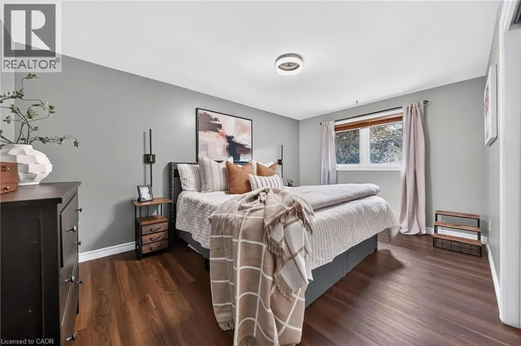 33 SHADYWOOD Crescent