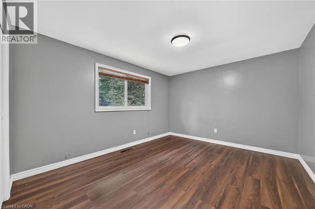 33 SHADYWOOD Crescent