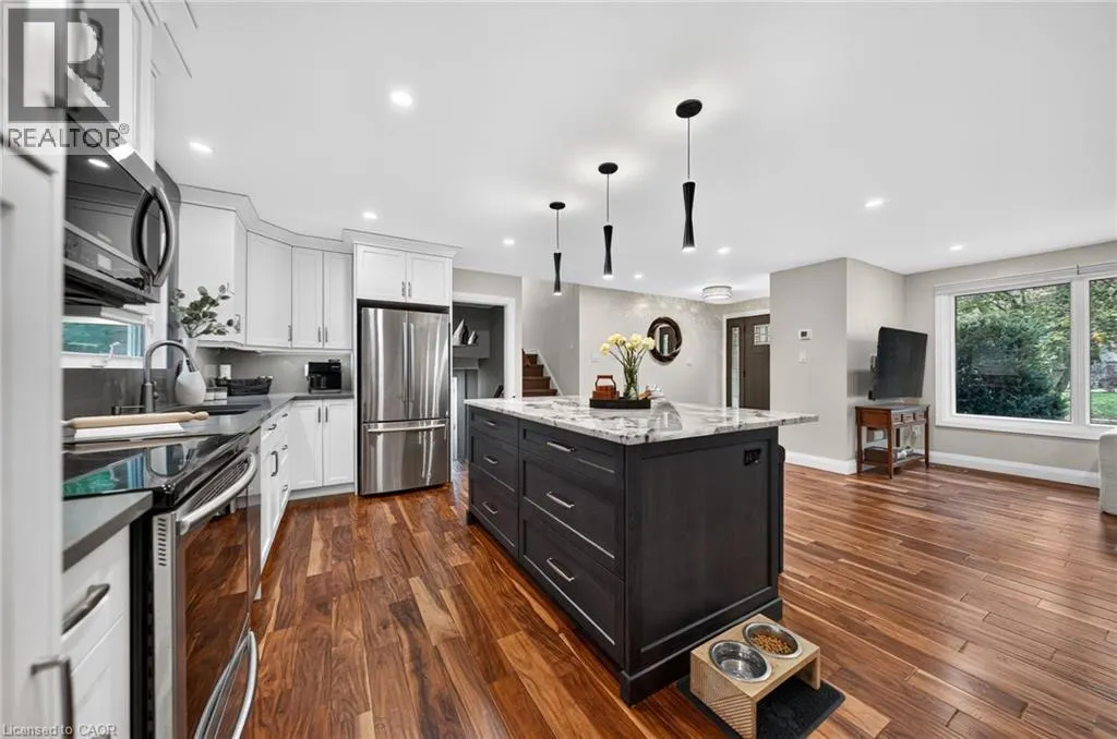 33 SHADYWOOD Crescent