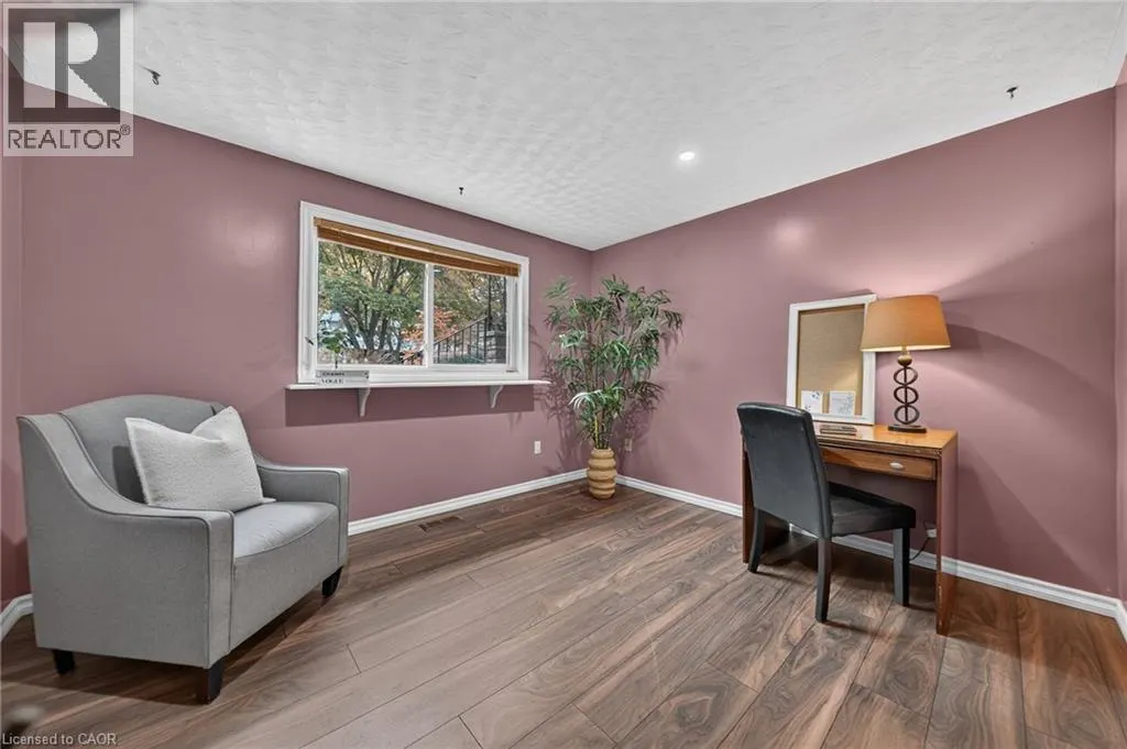 33 SHADYWOOD Crescent