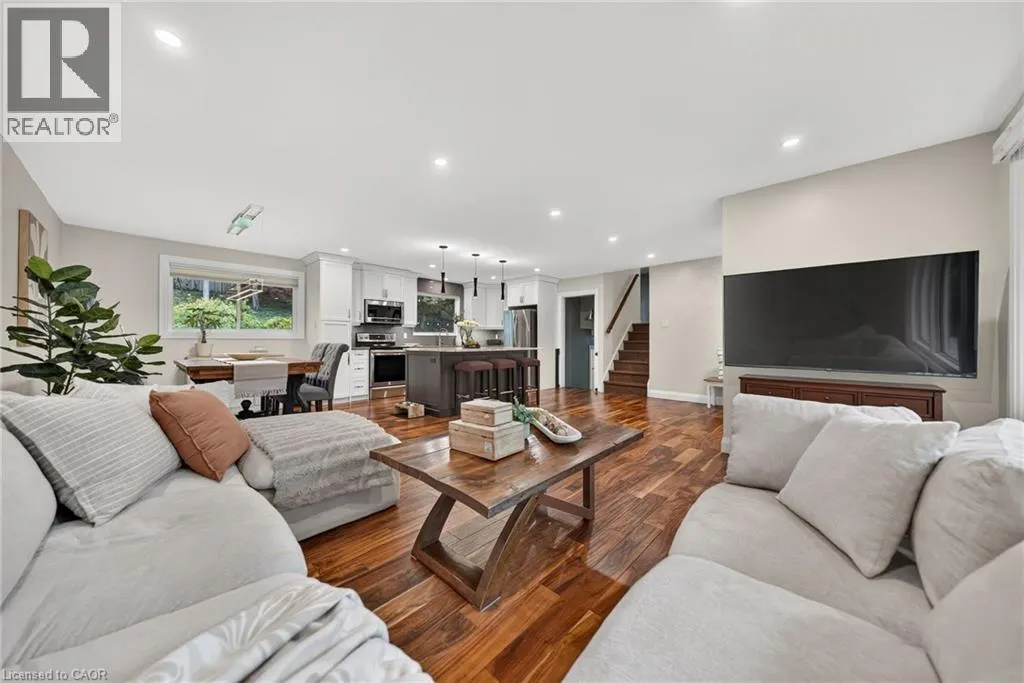 33 SHADYWOOD Crescent