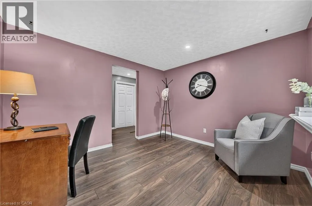 33 SHADYWOOD Crescent